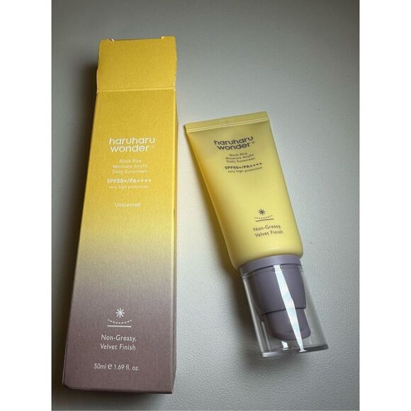 Haruharu Wonder Black Rice Moisture Airyfit Daily Sunscreen 50ml (1.69fl.oz) - Picture 5 of 9